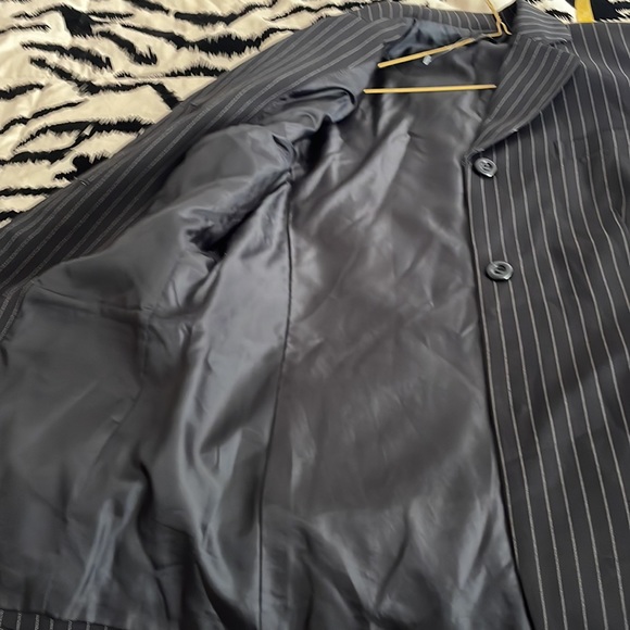 Elizabeth & James stripped blazer, size 4 - Picture 7 of 7